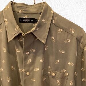 Nicklaus 100% silk cash button down short sleeve shirt.  Size L.